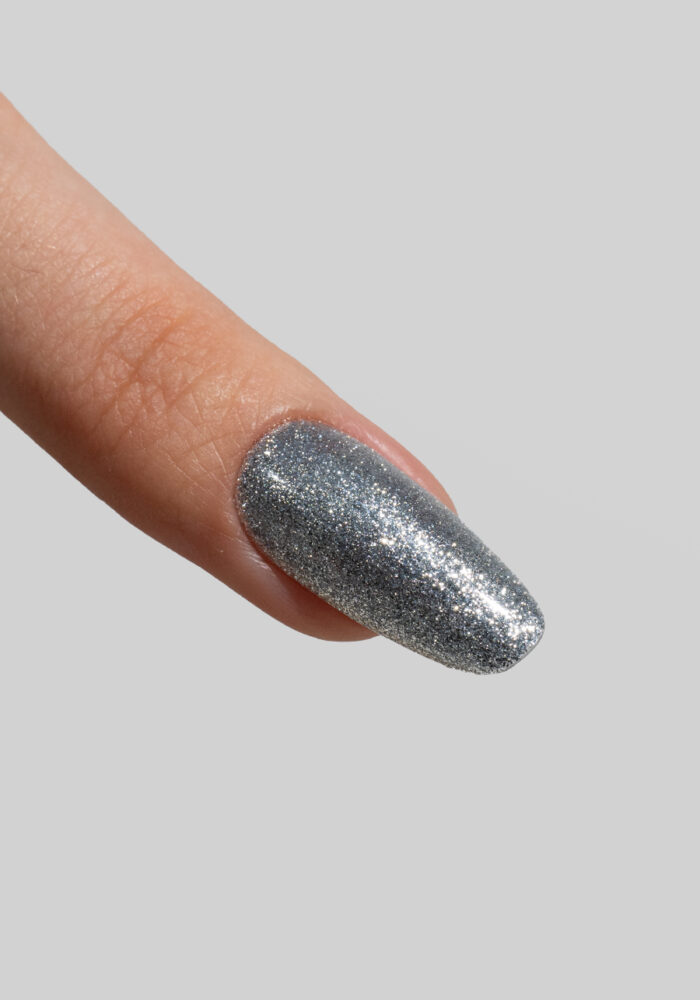 Сребрист glitter гел лак Musa Nails Shine GPS001 с микро брокат и блестящ ефект за професионален дълготраен маникюр.