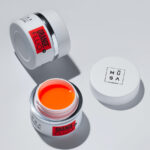 Acrylic Gel Orange Fluo - хибрид между гел и акрил с гъста консистенция, подходящ за изграждане, удължаване и укрепване на нокти, осигуряващ дълготраен и устойчив резултат.