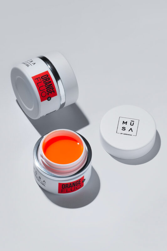 Acrylic Gel Orange Fluo - хибрид между гел и акрил с гъста консистенция, подходящ за изграждане, удължаване и укрепване на нокти, осигуряващ дълготраен и устойчив резултат.